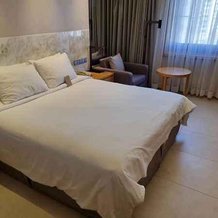Pinegrove Hotel Gimhae Bagian luar foto