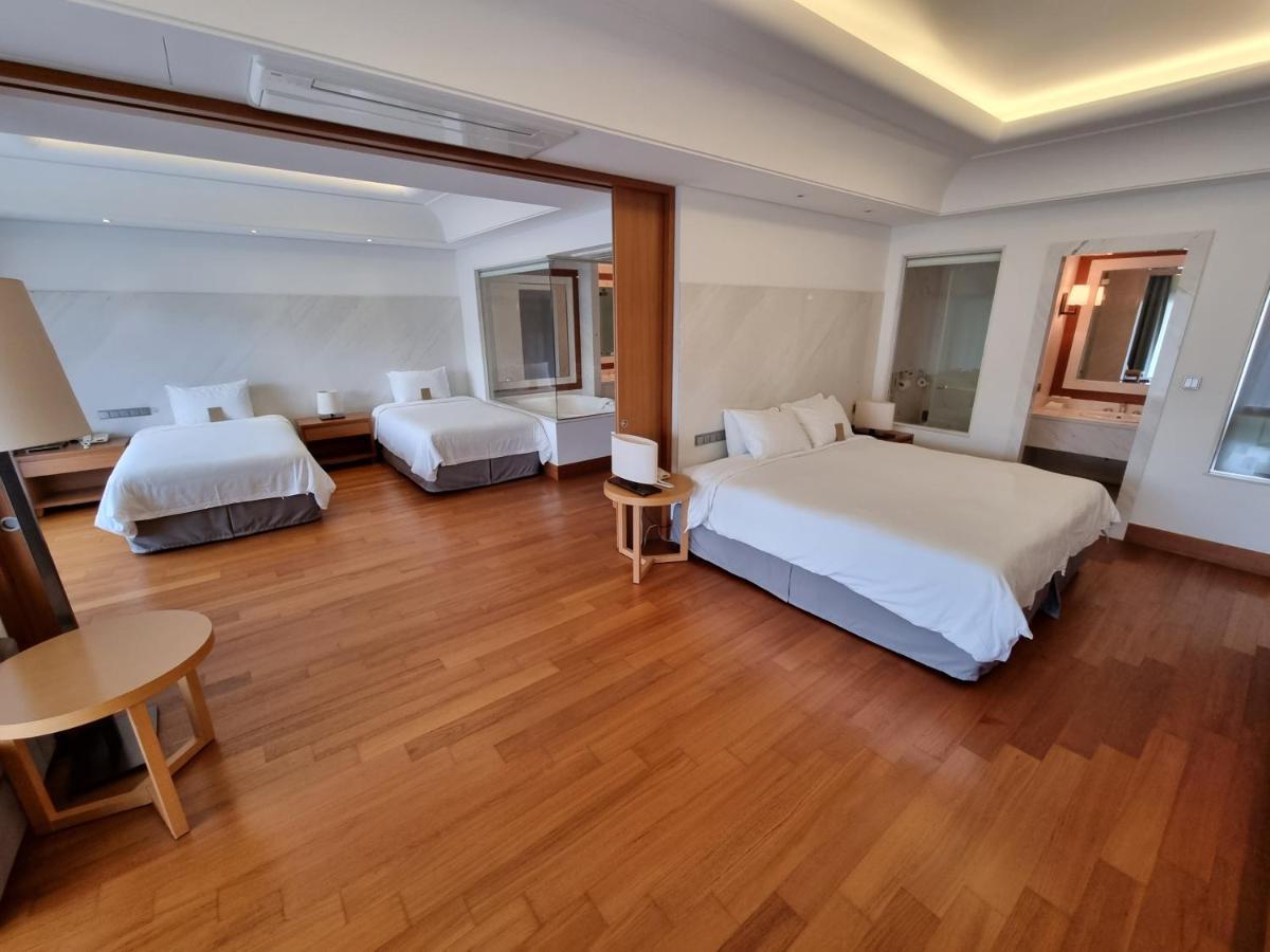 Pinegrove Hotel Gimhae Bagian luar foto