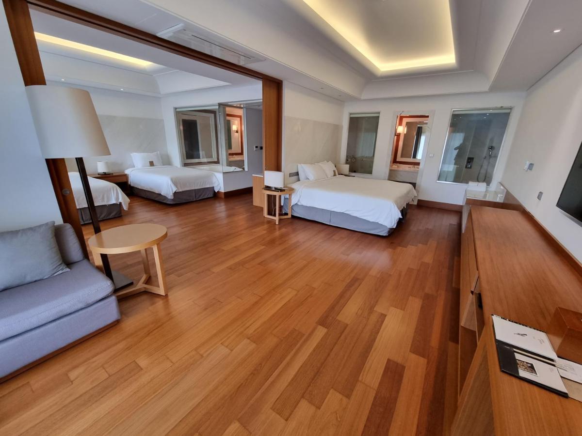 Pinegrove Hotel Gimhae Bagian luar foto