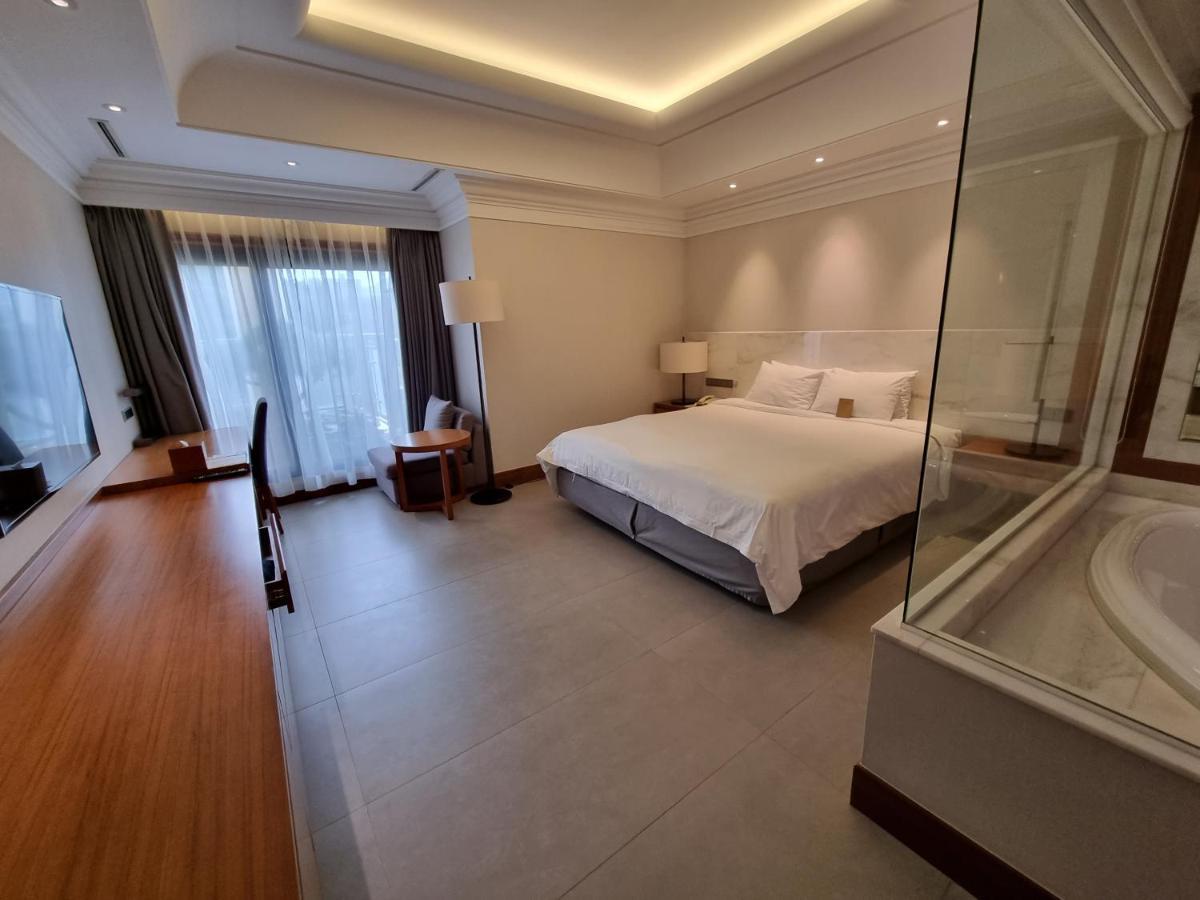 Pinegrove Hotel Gimhae Bagian luar foto