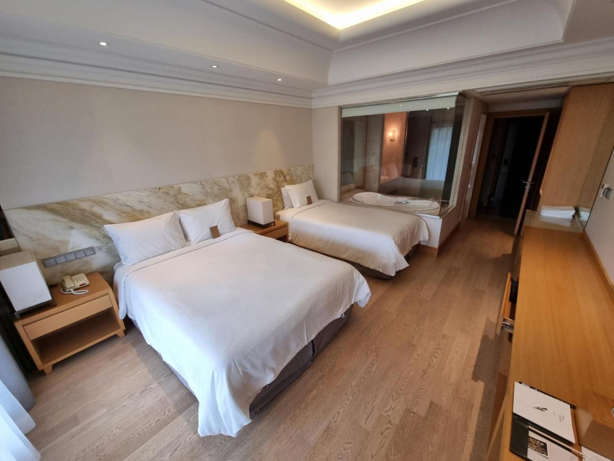 Pinegrove Hotel Gimhae Bagian luar foto